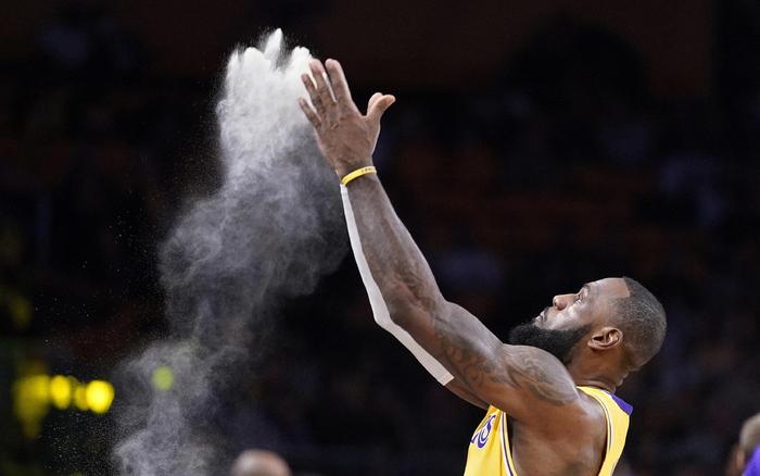 从18岁到38岁，詹姆斯辗转3队，打破历史得分王纪录。&nbsp; 图/视觉中国
