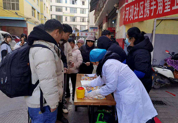 彝良县角奎街道中河坝社区携手角奎卫生院开展免费健康检测活动。彝良县融媒体中心 供图