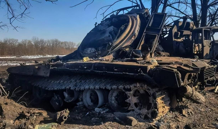 在此次俄乌冲突中，苏/俄坦克频繁被掀翻炮塔，苏/俄坦克的生存能力成为外界热议的话题。