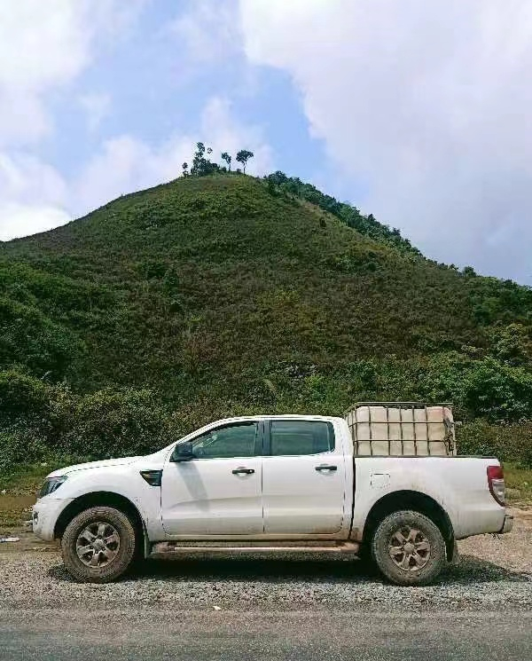 2022年4月，胡晟开车到万象乡下拉鱼。