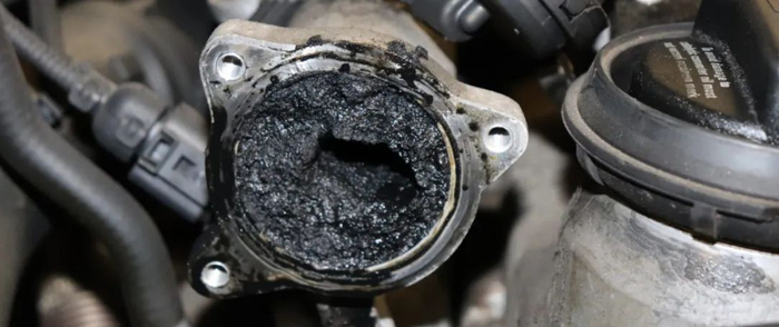 图1|进气道积碳