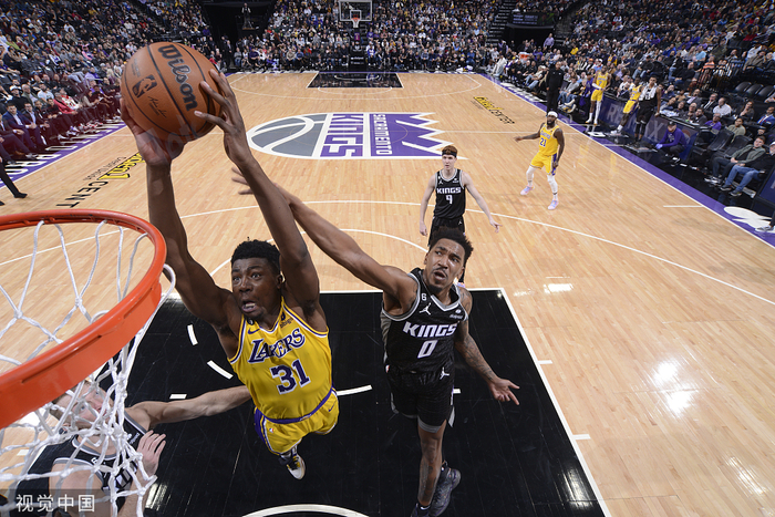 中锋托马斯·布莱恩特被交易至掘金。