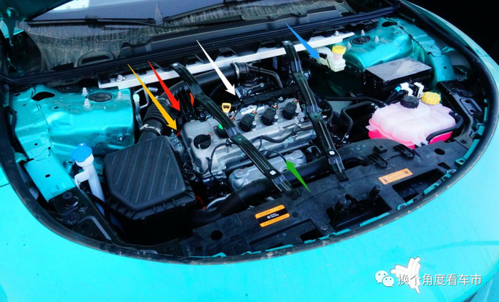 上图为哪吒S 增程版商品车前部动力舱内诸多分系统技术状态细节特写（用于防尘的护板已拆除）-2。
