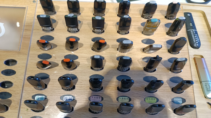 在售的合规电子烟。贝壳财经记者 孙文轩 摄