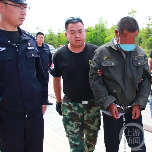 ▲2020年，潜逃17年的卓有庭被警方抓获。图片来源/互助县公安局