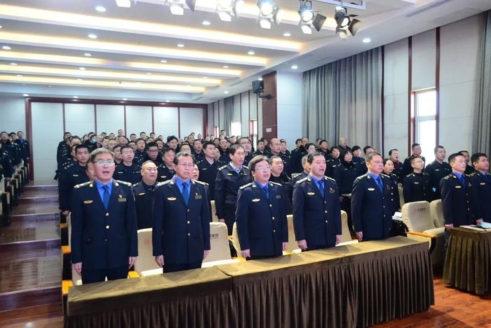 　运城市城管局执法队整治“吃拿卡要”专项行动会议。 本文图片均来自运城城市管理在线