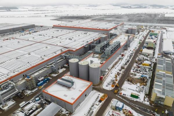 今年1月26日，动工三年多后，宁德时代位于德国图林根州阿恩施塔特的电池工厂投产