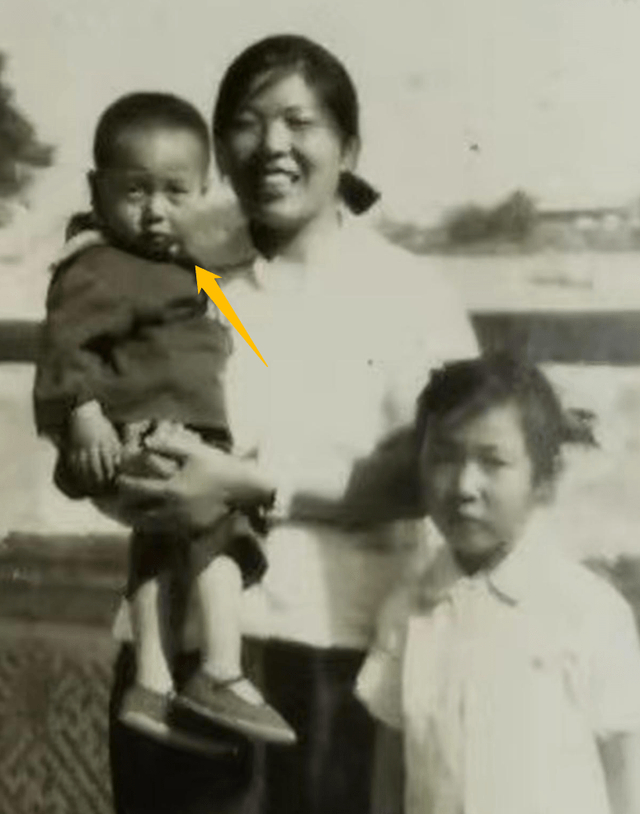 宁理:11岁丧母,娶外国媳妇,吃10软饭年才翻红,混血女儿读名校|宁理|父亲|李丰田