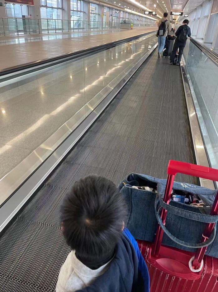 1月8日，yoyowong和丈夫带着儿子回到香港探亲。本文图片均由受访者提供