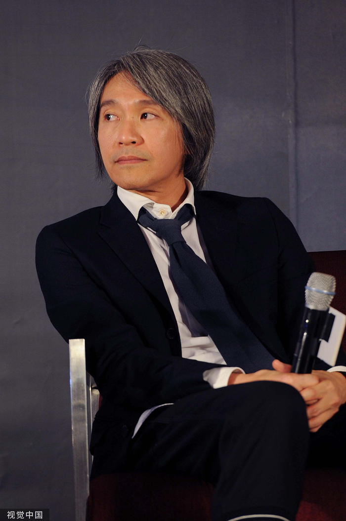 周星驰肉眼可见地变老了，是个明显的事实。2012年12月，周星驰出席《西游降魔篇》北京记者会。视觉中国 图