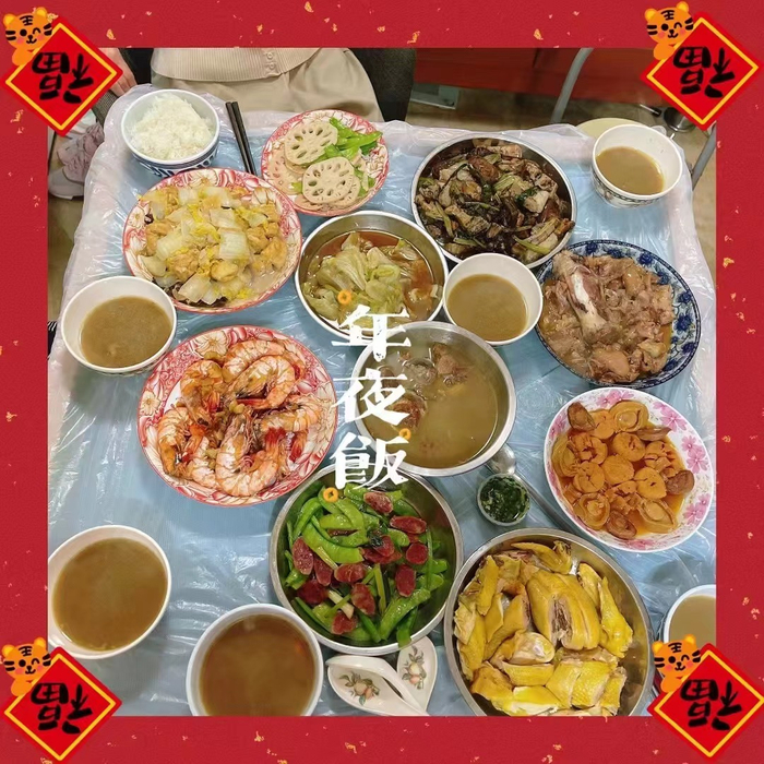 yoyowong和丈夫带着儿子在香港过年。