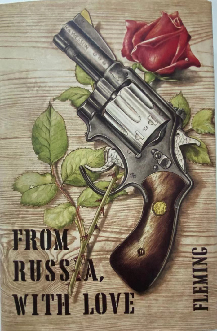 伊恩·弗莱明为1957年出版的《来自俄罗斯的爱》防尘套选择了“茶柜”字体
