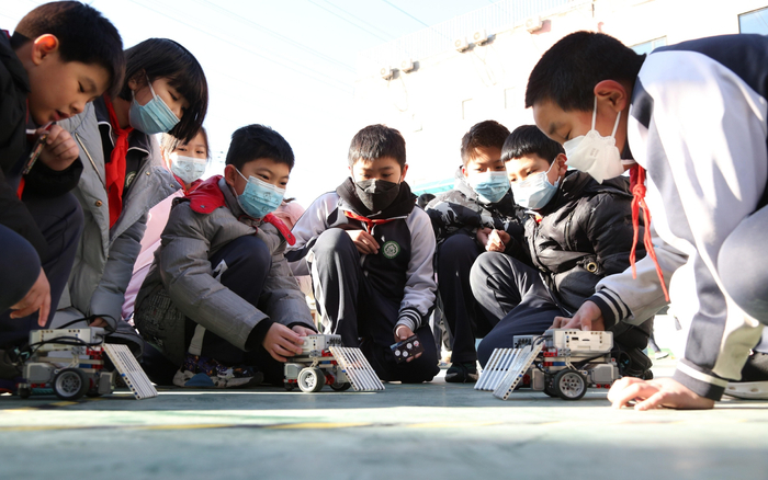 通州区民族小学在开学第一天让学生体验了科技课堂。 受访者供图
