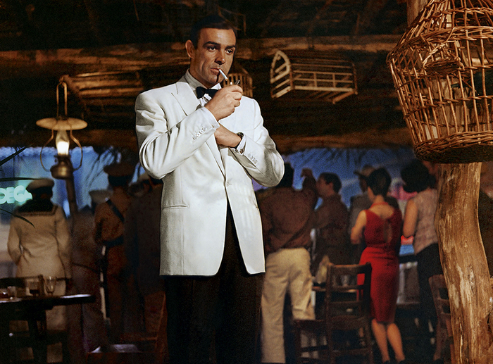 1964年《金手指》中，首任007饰演者肖恩·康纳利