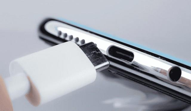 不是所有充电线都能用！iPhone 15系列上的USB TYPE-C接口有玄机_