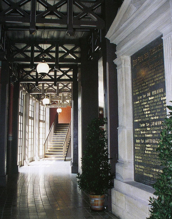 拜罗伊特剧院里的《指环》纪念墙