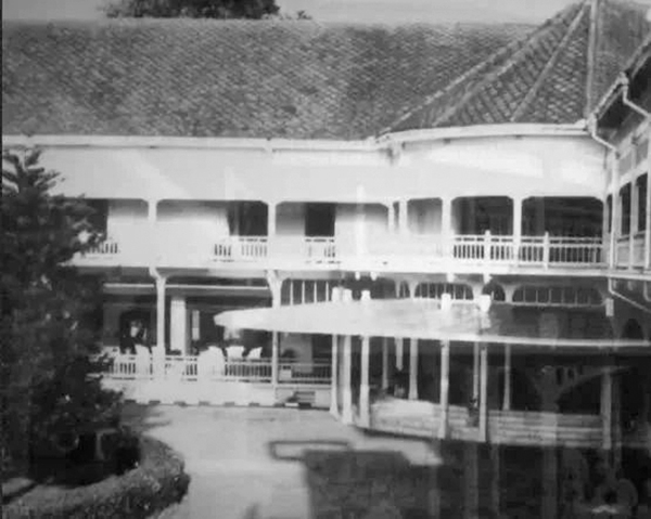 1922年，伴随着南线铁路的开通，第一家政府经营的酒店在华欣开业，度假的概念开始在泰国产生