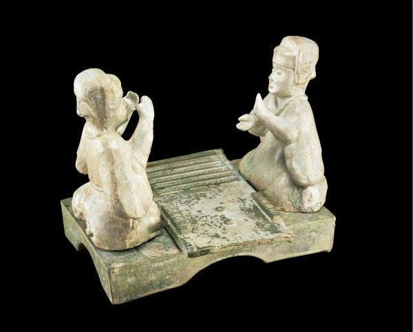 东汉六博釉陶俑（藏于大英博物馆）