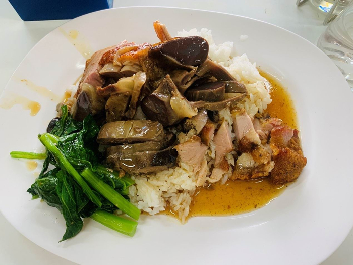 曼谷街头的三宝饭（作者摄于2023年1月25日）