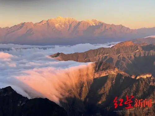 牛背山 图据荥经县政府网