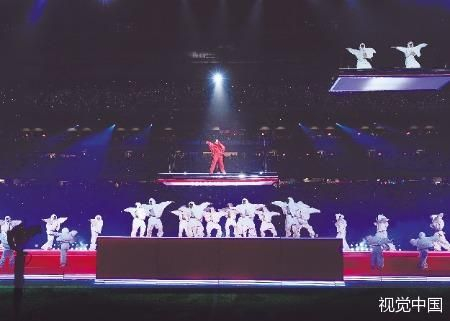 2023第57届超级碗中场秀举行，蕾哈娜登台表演。