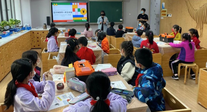 2022年，复星艺术中心与黄浦区第一中心小学联合开展，馆校合作系列线下艺术课程