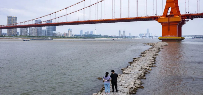 丁坝、顺坝、梳齿坝、淤地坝、高坝、中坝。。。地理视角看海绵城市|防洪|地下水|透水|暴雨|屋顶_新浪新闻