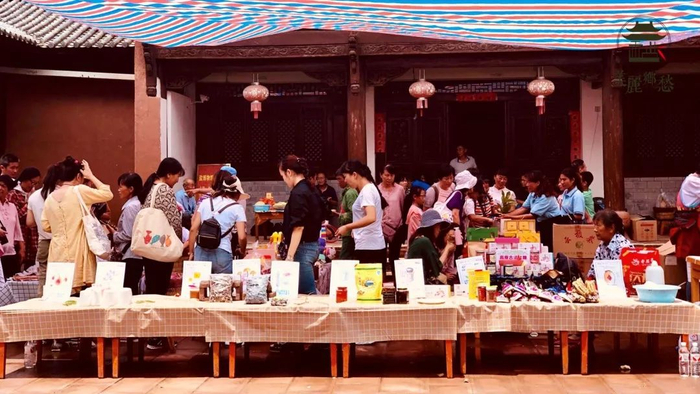 诺邓古村首届创意市集