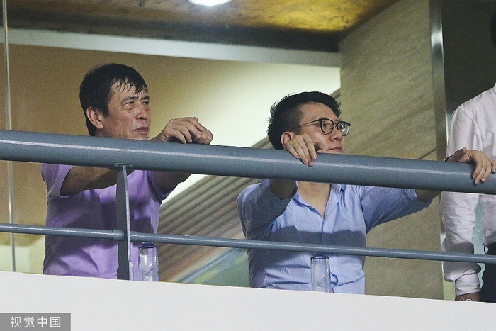 　陈戌源和身边的原足协秘书长刘奕（右）都已经落马。