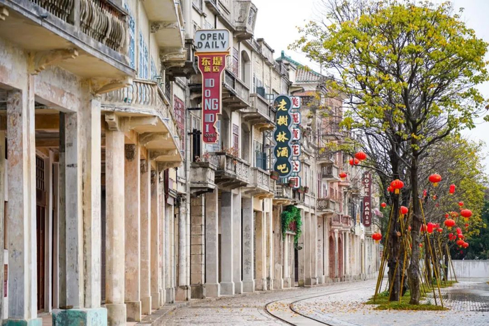 赤坎古镇堤东路。