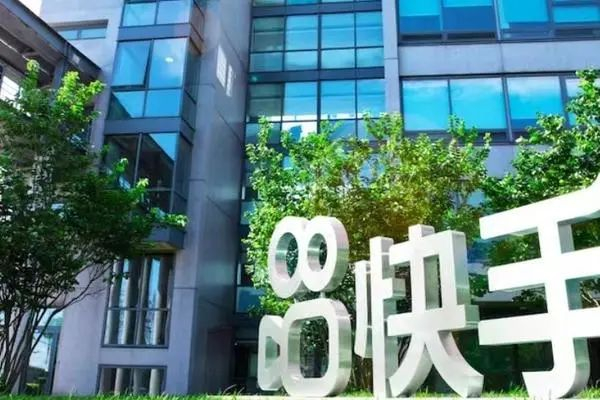 直播卖房，2022年快手卖了100亿。