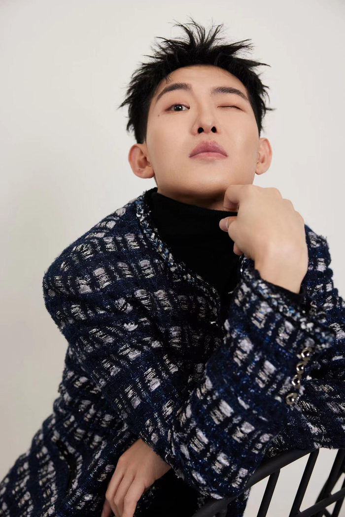 从《一年一度喜剧大赛2》的最佳助演，到登上春晚舞台，闫佩伦的2023年开了个好头。  受访者供图