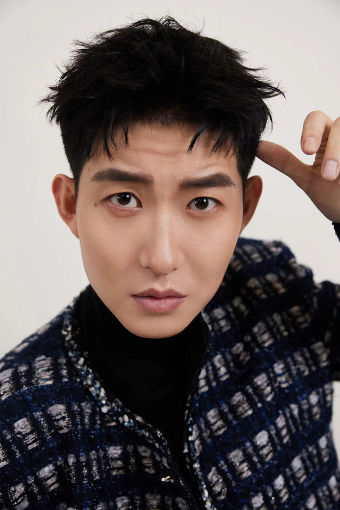 曾经靠励志文为自己“打鸡血”的闫佩伦，虽然如今生活与工作有了起色，但他知道自己离成功还很远。  受访者供图