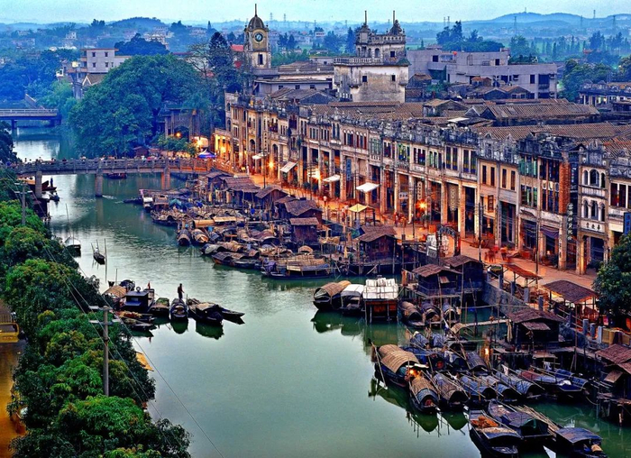 赤坎古镇堤西路码头。