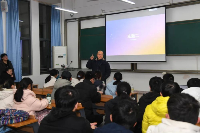 　李召虎与学生交流