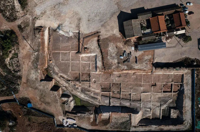 从空中俯瞰云南古城村遗址（2022年11月24日摄，无人机照片）。新华社记者 王冠森 摄