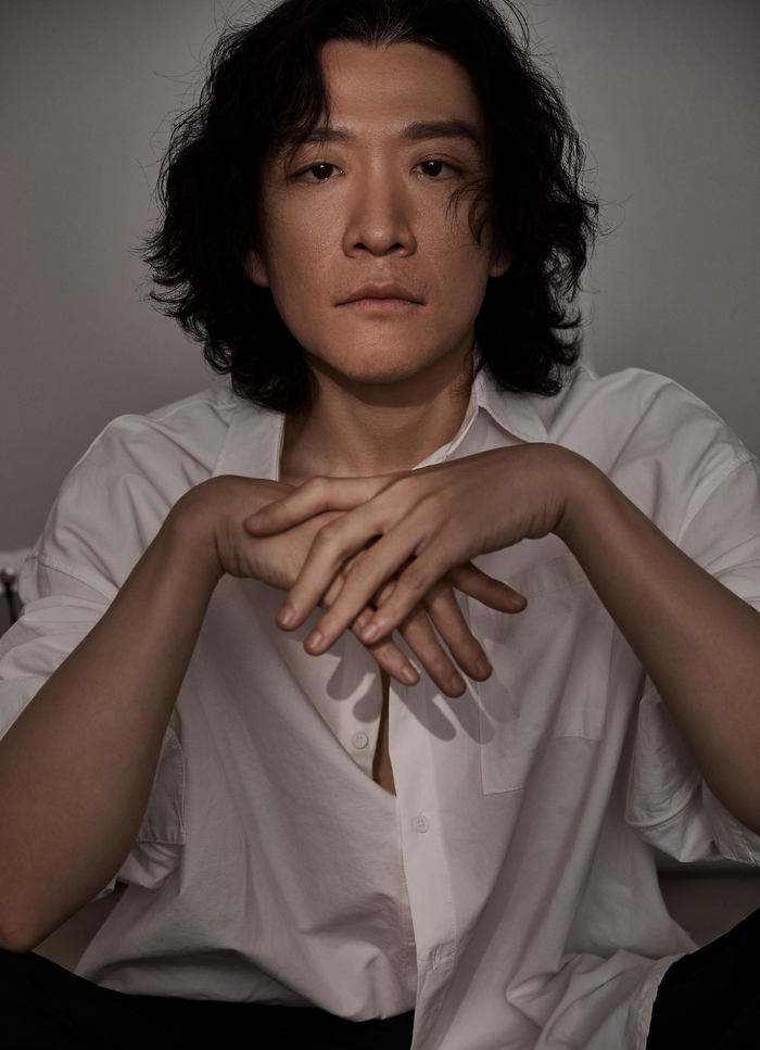 电视剧《狂飙》的热播，让剧中老默的饰演者冯兵被更多观众认识。  受访者供图