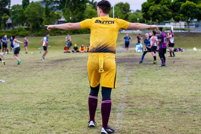 出于同样的原因，现实里买不到能原地起飞还带翅膀的金属球