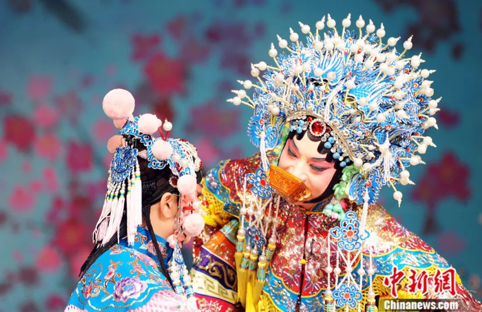 国家一级演员胡文阁表演《贵妃醉酒》。张蔚然 摄