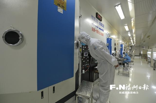 福晶科技生产线。记者 池远 摄