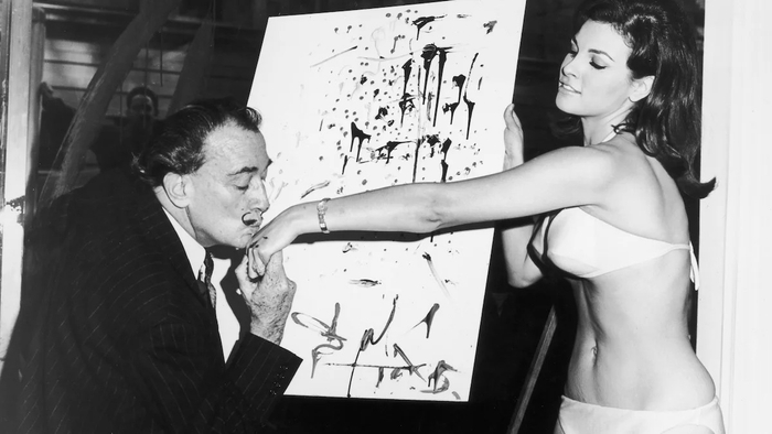 1965年达利为薇芝绘制抽象肖像画