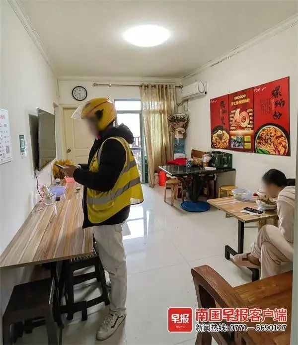 ▲粉店面积较小，食客来自小区内外。