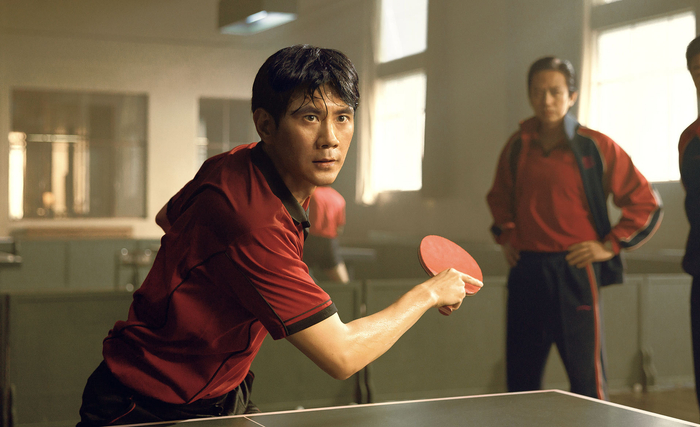 《中国乒乓之绝地反击》剧照。蔡宜达饰龚枫，原型为丁松