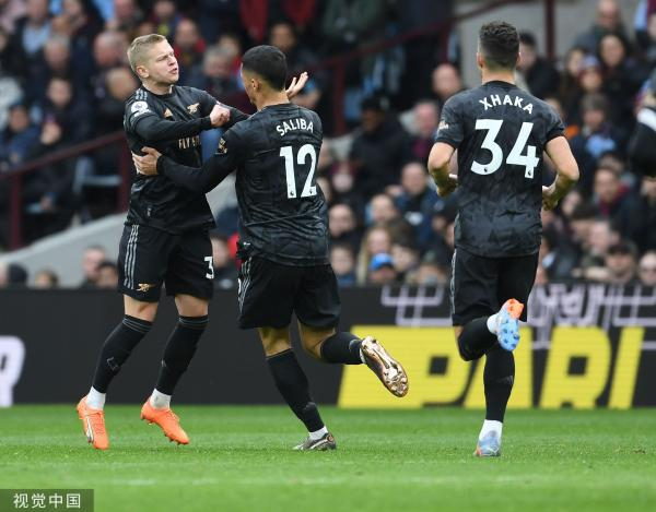 阿森纳赢球领跑英超。