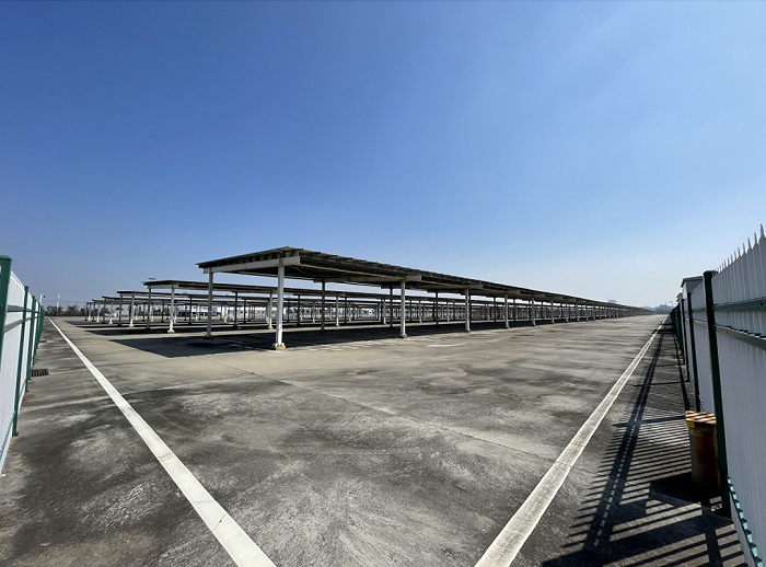 威马整车发货中心停车场，没有停放一辆车