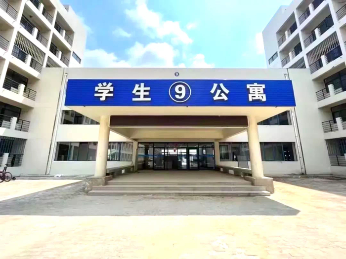 成人高考菏泽市郓城县第一中学南校区考点。有存放手机的地方吗?