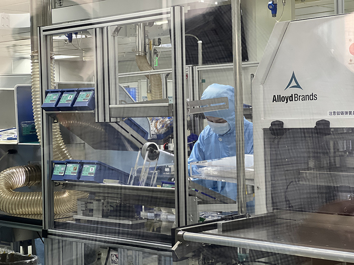 美敦力上海工厂生产线  澎湃新闻高级记者 朱奕奕 图