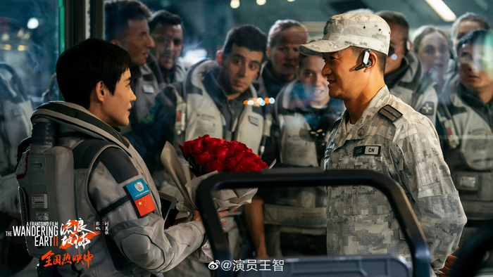 《流浪地球2》拍的第一场戏，就是吴京和王智的对手戏。  图片来自王智微博
