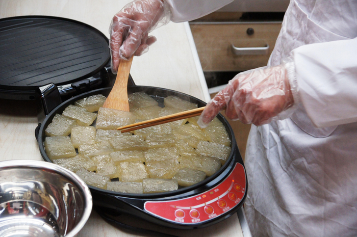 煎焖子。  图/IC photo