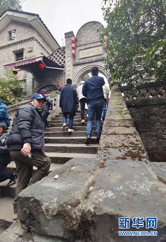 图为龙门浩老街。新华网记者 陈硕 摄